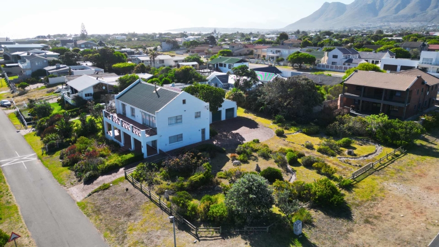 4 Bedroom Property for Sale in Sandbaai Western Cape
